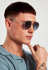 Солнечные очки Солнечные очки