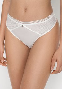 Стринги Стринги