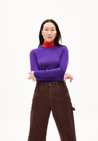 Длинный пуловер Длинный пуловер