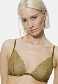 Бюстгальтер Бюстгальтер