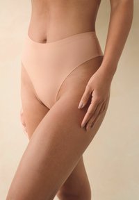 Стринги Стринги