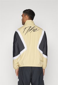 Спортивная куртка Спортивная куртка