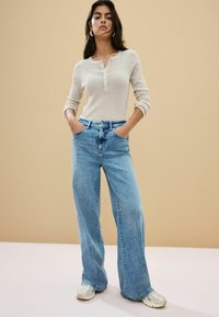 Прямые джинсы Прямые джинсы