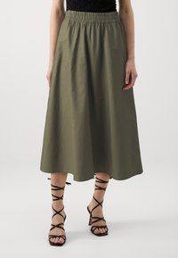 Юбка с накладными карманами Юбка с накладными карманами