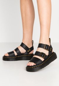 Босоножки на платформе Босоножки на платформе