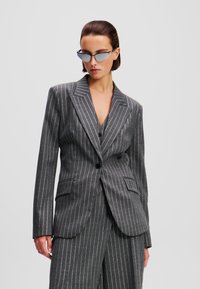 Блейзер Блейзер