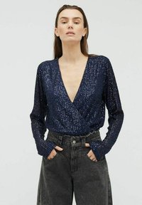 Блузка Блузка