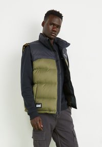 Жилет Жилет