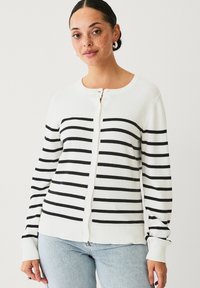 Жилет Жилет