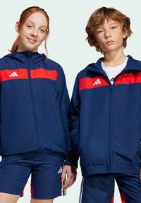 Спортивная куртка Спортивная куртка