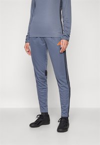 Спортивный костюм Спортивный костюм