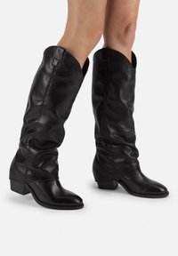 Ковбойские сапоги Ковбойские сапоги