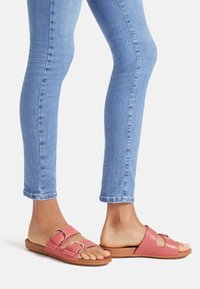 Шлепанцы Шлепанцы