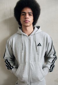 Спортивная кофта Спортивная кофта