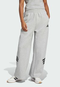 Спортивный костюм Спортивный костюм