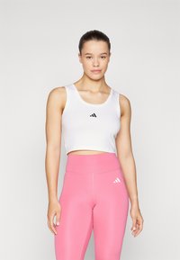 Спортивный топ Спортивный топ