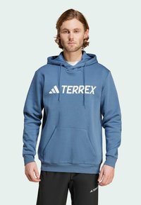 Спортивная кофта Спортивная кофта