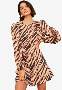 Короткое платье Короткое платье