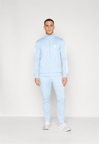 Спортивный костюм Спортивный костюм