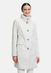 Короткое пальто Короткое пальто