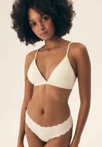 Бюстгальтер без косточек Бюстгальтер без косточек