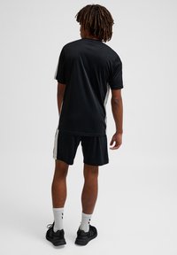 Спортивныве шорты Спортивныве шорты