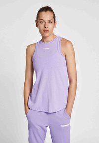 Спортивный топ Спортивный топ