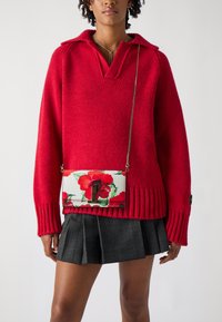 Клатч Клатч