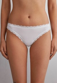 Стринги Стринги