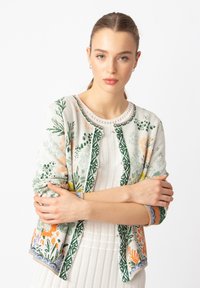 Жаккардовая вязаная кофта Жаккардовая вязаная кофта