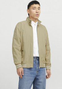 Куртка бомбер Куртка бомбер