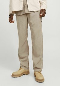 Вельветовые брюки Вельветовые брюки