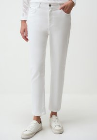 Короткие джинсы Короткие джинсы