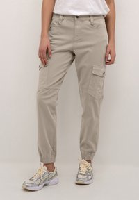 Брюки с накладными карманами Брюки с накладными карманами