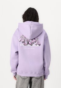 Пуловер с капюшоном Пуловер с капюшоном