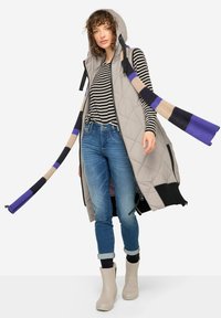 Длинный жилет Длинный жилет