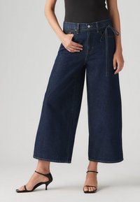 Свободные джинсы Свободные джинсы