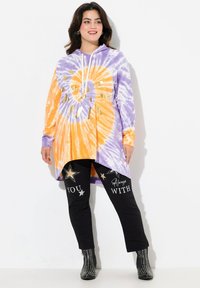 Пуловер с капюшоном Пуловер с капюшоном