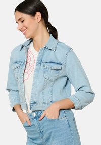 Джинсовая жилетка Джинсовая жилетка