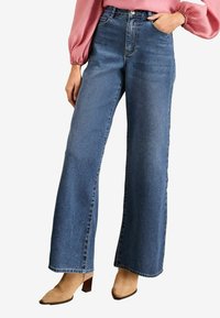 Клешеные джинсы Клешеные джинсы