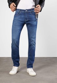 Узкие джинсы Узкие джинсы