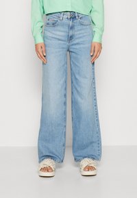 Свободные джинсы Свободные джинсы