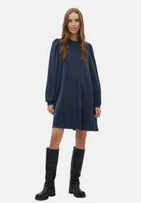 Короткое платье Короткое платье