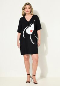 Короткое платье Короткое платье