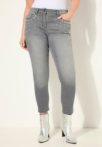 Короткие джинсы Короткие джинсы