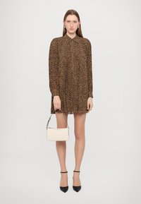 Кожаная сумка Кожаная сумка