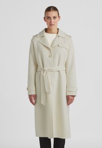 Шерстяное пальто Шерстяное пальто