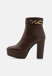 Полусапожки на высоком каблуке Полусапожки на высоком каблуке