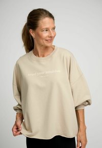 Толстовка Толстовка