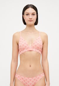 Бюстгальтер без косточек Бюстгальтер без косточек